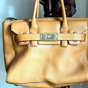 Vince Camuto leather bag EOC camel color